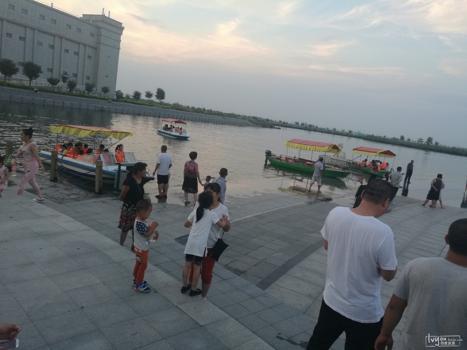 世界很大,愿您遇见更美好的风景 致所有百度旅游的用户们: 感谢大家长久以来的支持,很遗憾的通知您,由于业务调整,百度旅游将在2019年6月30日全面停止服务,即日起,请不要再尝试上传各种内容,以防造成无法挽回的数据丢失。 停运具体事项安排如下: 百度旅游将在2019年6月30日全面停止服务,届时除了此公告页以外,您将无法访问其他页面,也将无法使用其他任何功能。 即日起至2019年12月31日期间,您可点击下方授权按钮,申请导出您的游记及画册数据,此数据将于24小时内迁移至PC版百度网盘-更多-文章目录下,