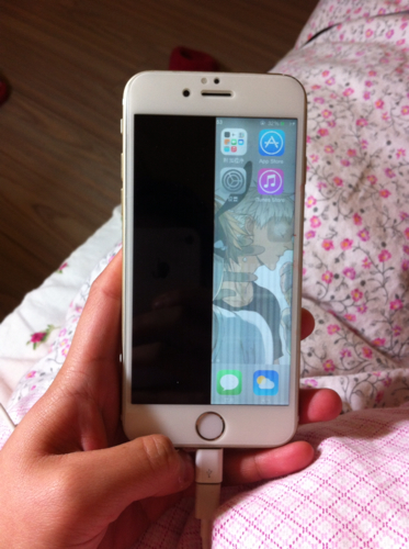 黑屏,一半花屏,花屏一半触屏良好,裂口两侧有手机,关闭iphone6屏幕如何还有苹果屏幕的v裂口图片