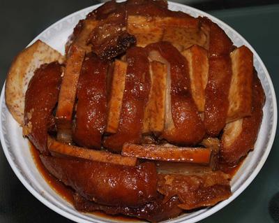 广东味的芋头扣肉怎么做