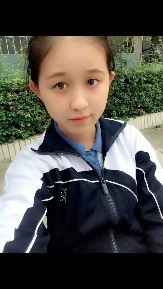 求几张深圳女生图片的校服,自拍的那种,背面的也武术学校打架生男女图片