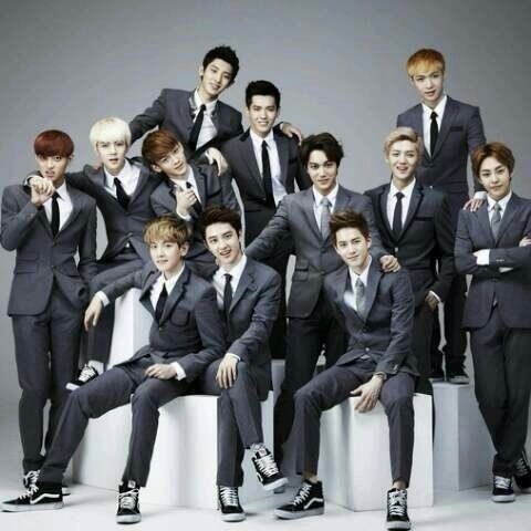 要exo以下校服12人全部单人图或growl mv12人每个人的