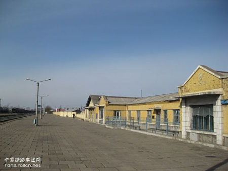 展开全部 福利屯站,位于黑龙江省集贤县福利镇,是哈尔滨铁路局管内