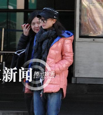 求刘诗诗这款粉色羽绒服的地址!是什么品牌的?谢谢!