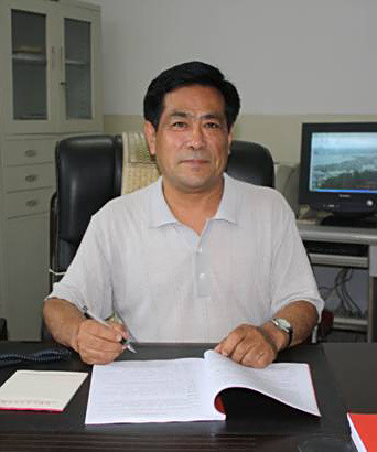 王志忠的事迹简介:  一,20年根植山区,一心为民办实事:巍巍大山,赋予