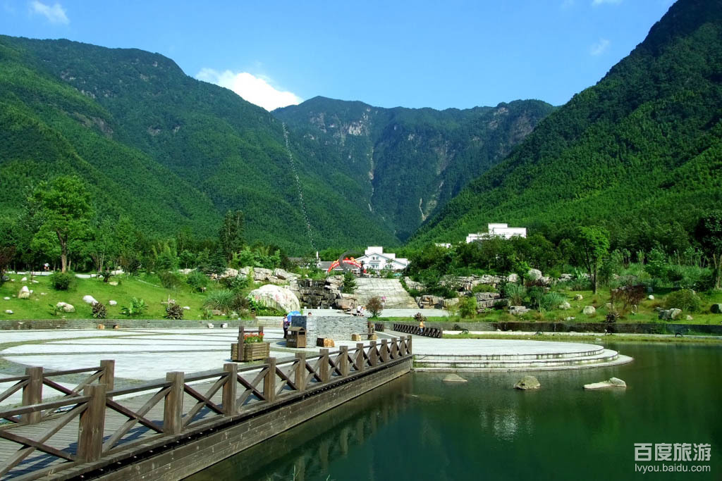 明月山风景区位于江西宜春袁州区,距宜春城区20公里,是国家级风景