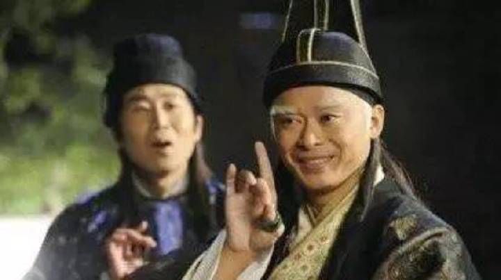 太监干政的在古代发生的比较多,因为是皇帝身边的人,所以大臣也有