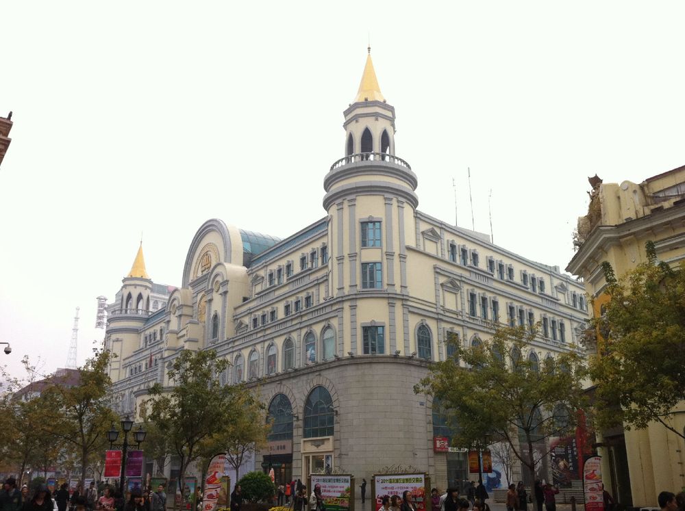欧式建筑71栋,汇集了文艺复兴,巴洛克,折衷主义及现代多种风格等欧式