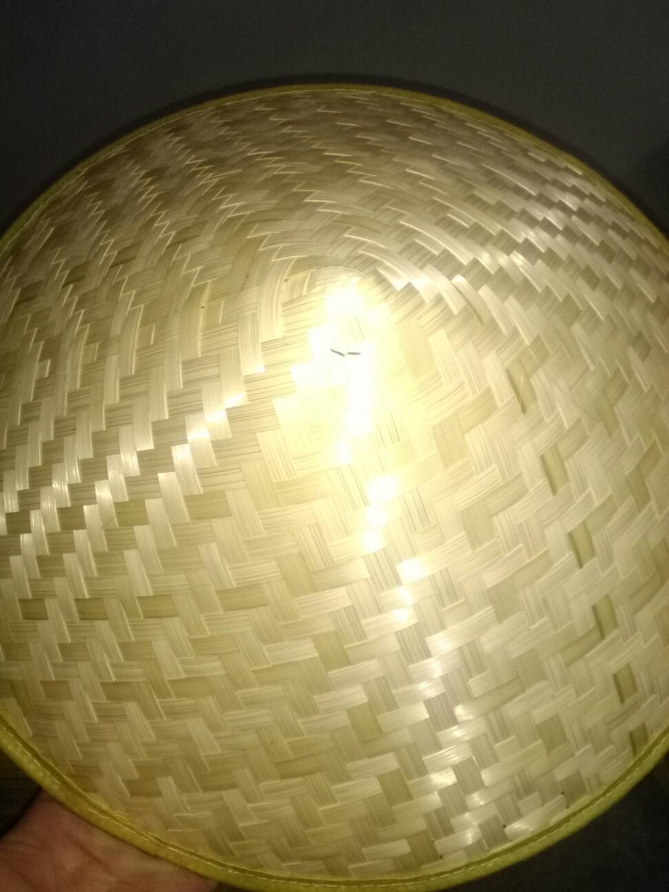 你们看一下,这是我们广西河池都安地苏编织之乡用竹子编出来的竹帽
