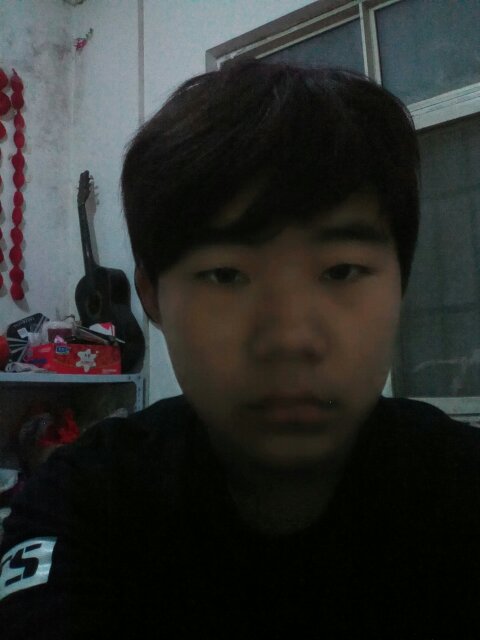 今天跟自己最好的朋友谈心,我说我想读表演当明星,他直接说我的长相不可能成明星,我说如果我瘦下来会不