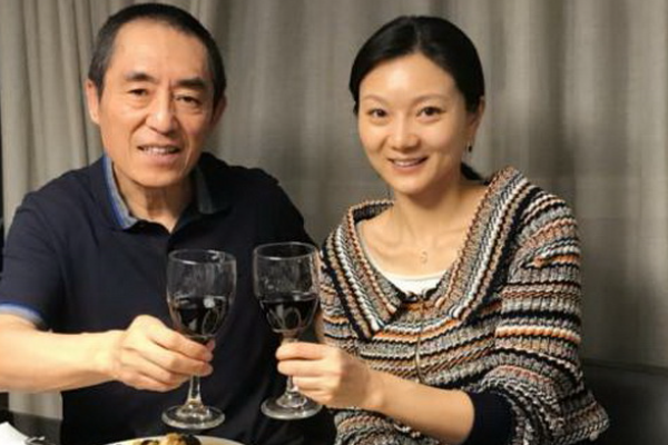 炸金花官网:国际大导演张艺谋一生5个女人人称5朵金花她们到底都