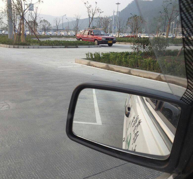 科目二倒车入库,如图所示该怎样打方向盘.