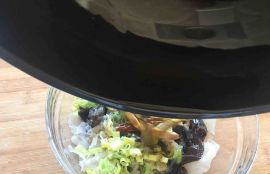 白木耳能与黑木耳一起煮吗?