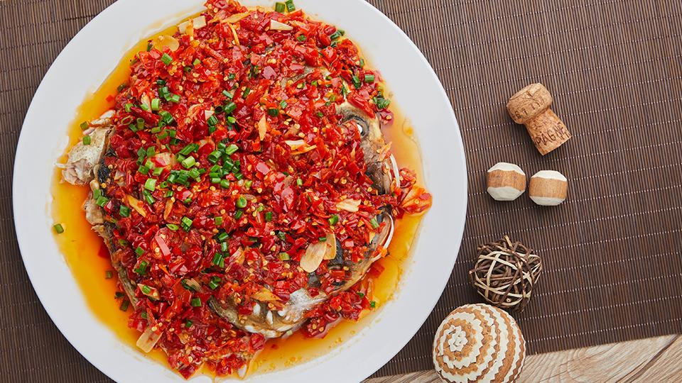 chop bell pepper fish head)是湖南省的传统名菜,属于湘菜系