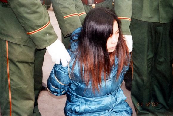 再发一些女犯执行死刑前的照片