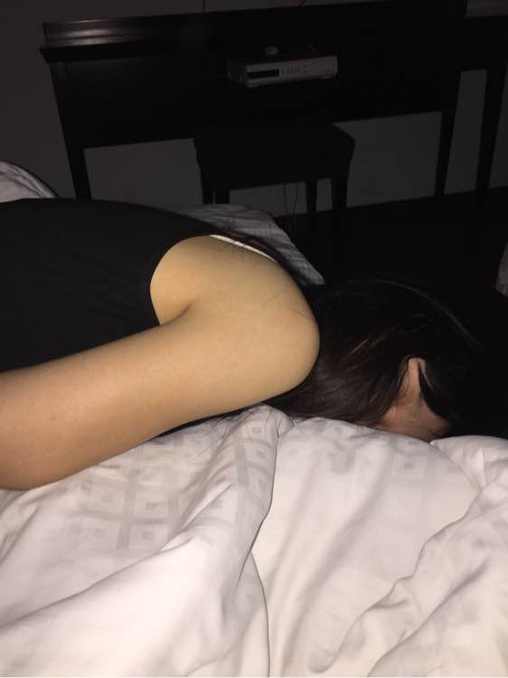 女士回答:为什么我,女友,她闺蜜三个人一起出去玩的时候,她闺蜜总是比