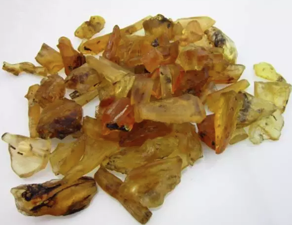 鉴别蜜蜡真假案例分享——柯巴树脂冒充蜜蜡