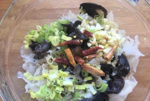 白木耳能与黑木耳一起煮吗?